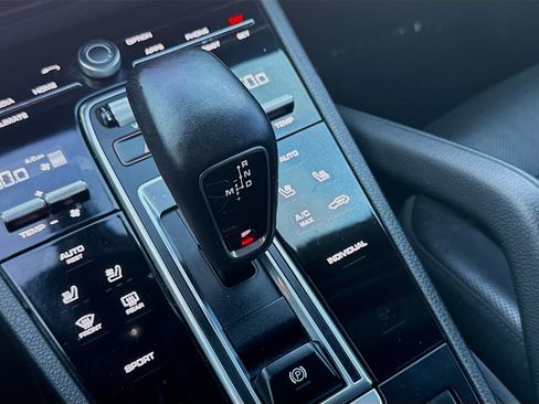 Used 2020 Porsche Cayenne AWD/4WD image 16
