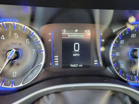 Used 2021 Chrysler Voyager LX image 10