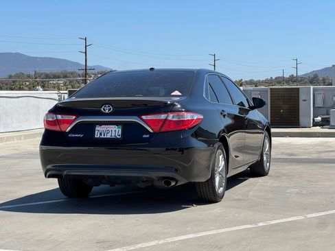 Used 2017 Toyota Camry SE w/ Moonroof Package FWD image 32