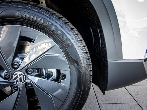 New 2026 Volkswagen Taos S image 21