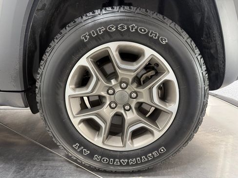 Used 2022 Jeep Cherokee Trailhawk w/ Sound & Nav Group image 57