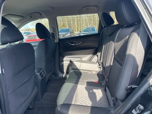 Used 2020 Nissan Rogue SV image 13