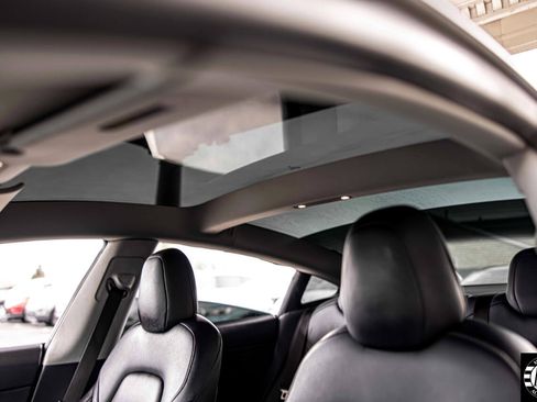 Used 2021 Tesla Model 3 Performance image 19