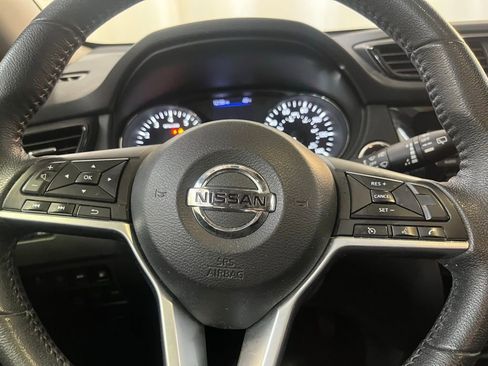 Used 2020 Nissan Rogue SV image 18