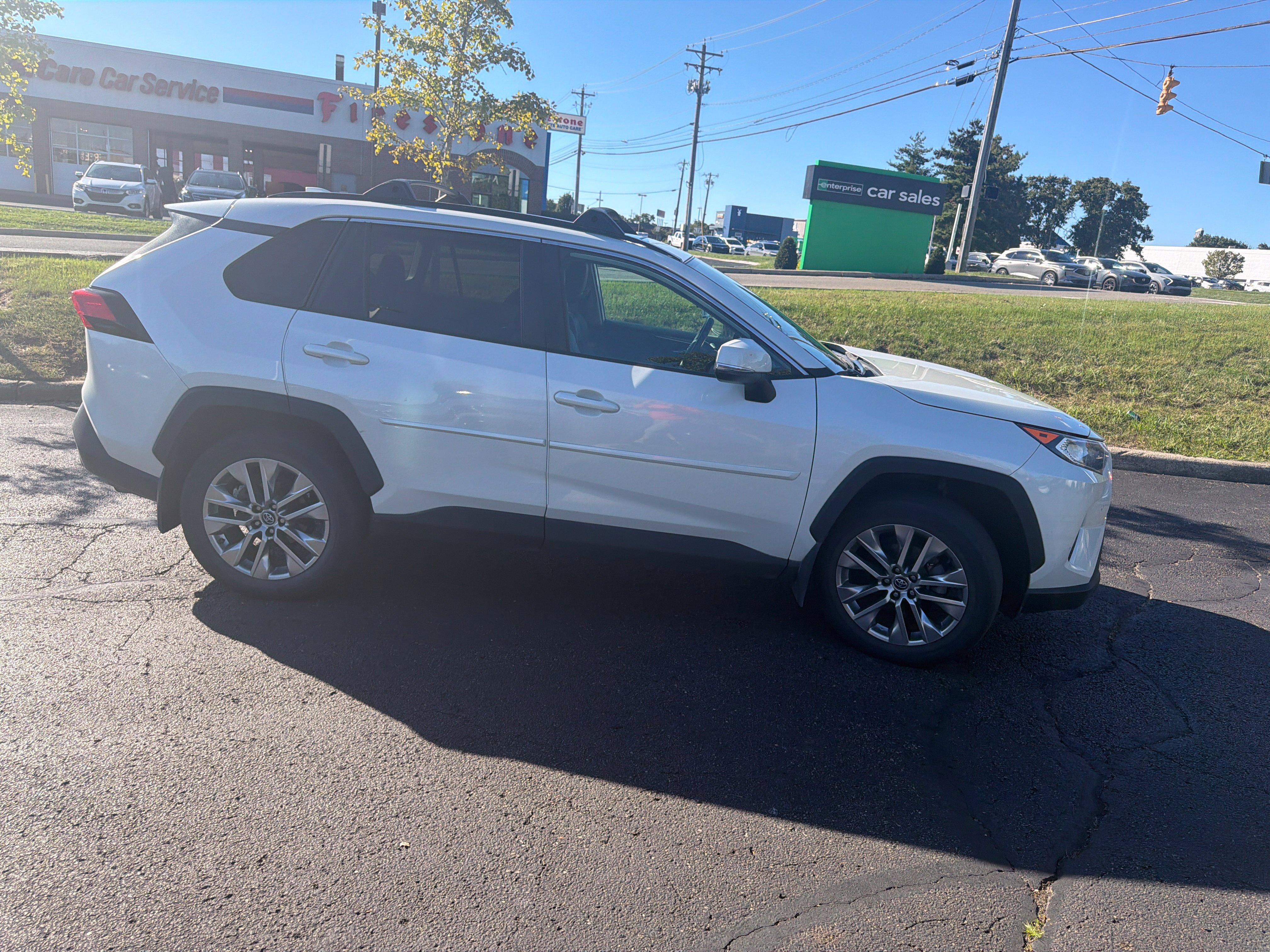 Used 2021 Toyota RAV4 XLE Premium AWD/4WD image 9