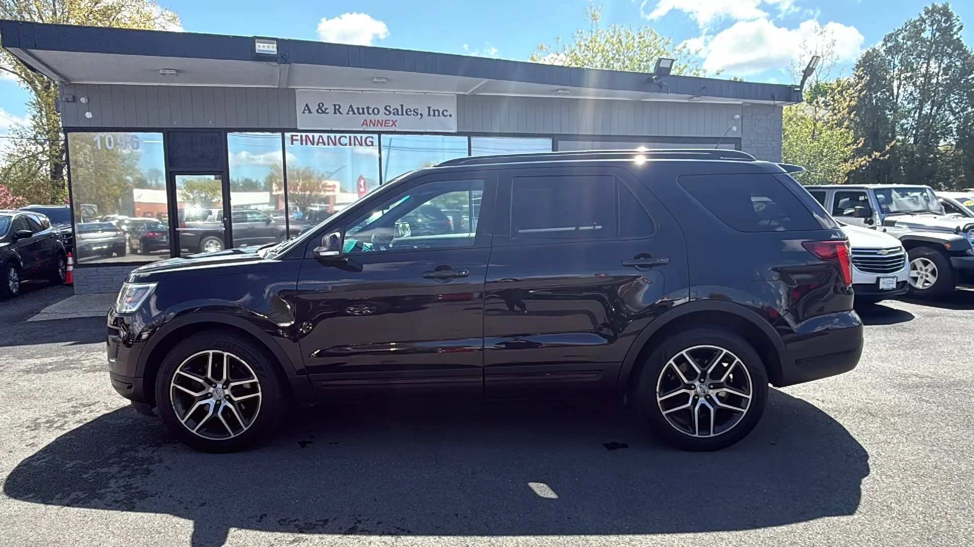Used 2019 Ford Explorer Sport AWD/4WD image 4