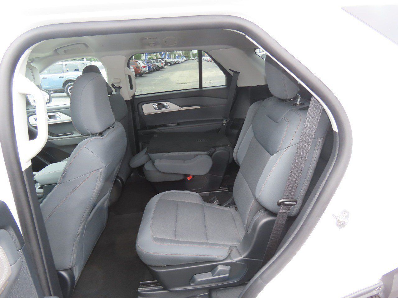 Used 2025 Ford Explorer Active RWD image 21
