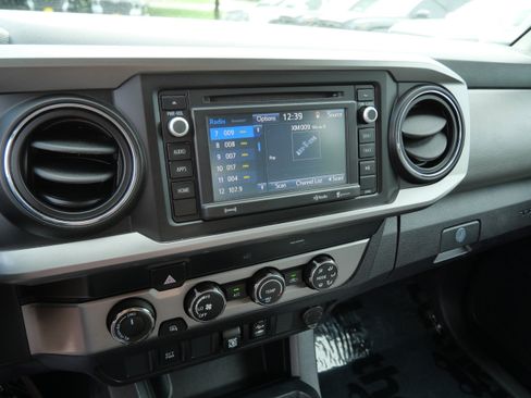 Certified 2019 Toyota Tacoma SR5 AWD/4WD image 23