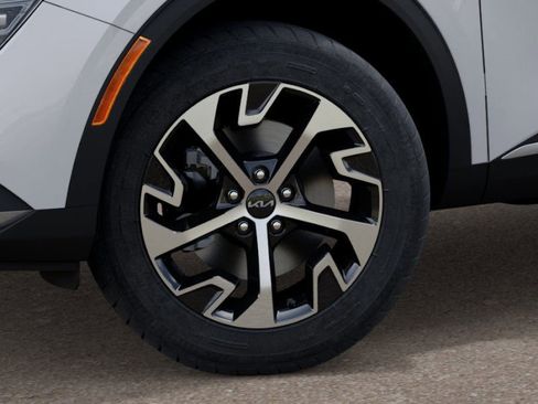New 2025 Kia Sportage EX image 9
