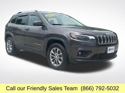 Used 2019 Jeep Cherokee Latitude Plus w/ Cold Weather Group AWD/4WD image 8