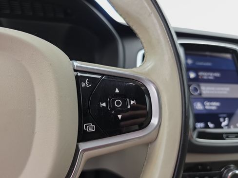 Used 2017 Volvo XC90 T6 Momentum w/ Vision Package AWD/4WD image 19