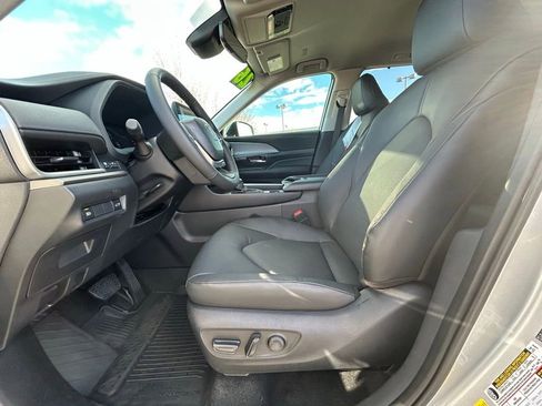 Used 2026 Toyota Grand Highlander XLE image 11