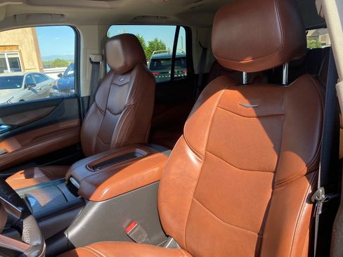 Used 2019 Cadillac Escalade Premium Luxury AWD/4WD image 14