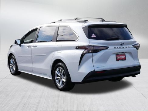 Certified 2025 Toyota Sienna XLE w/ XLE Plus Package AWD/4WD image 5
