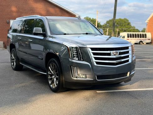 Used 2020 Cadillac Escalade ESV Luxury w/ Escalade Sport Edition RWD image 8