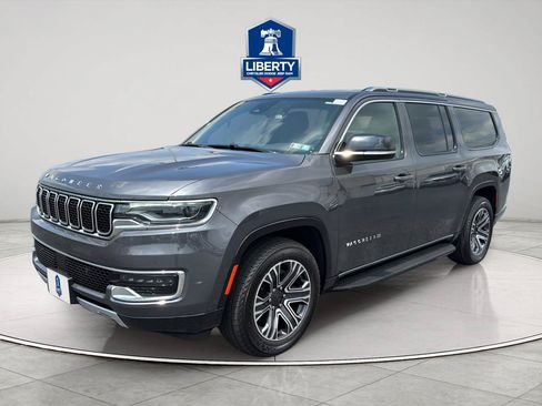 Certified 2024 Jeep Wagoneer L Series II w/ Flexible Seating Group AWD/4WD image 3