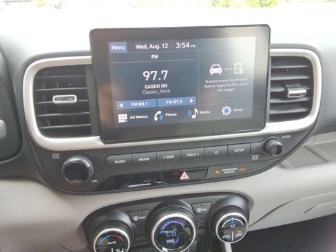 Used 2023 Hyundai Venue SEL FWD image 15