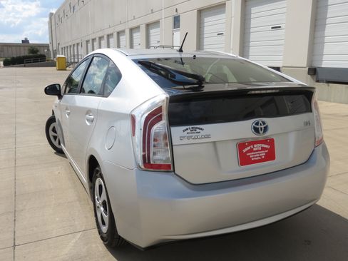 Used 2013 Toyota Prius Two FWD image 3