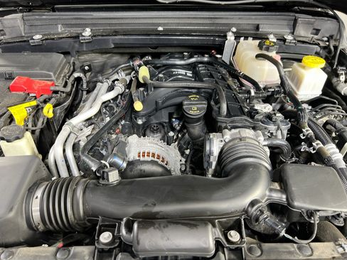 Used 2023 Jeep Gladiator Sport AWD/4WD image 28