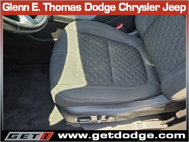 Used 2019 Chevrolet Blazer LT FWD image 23