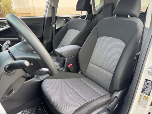 Used 2024 Kia Soul LX w/ Option Group 015 image 16