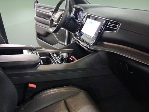 Used 2024 Jeep Wagoneer L Series II w/ Flexible Seating Group image 13