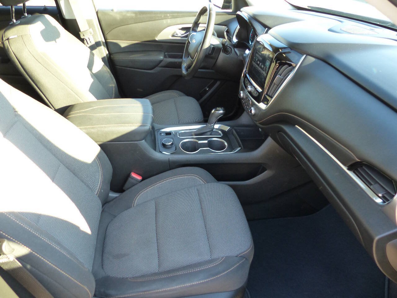 Used 2019 Chevrolet Traverse LT FWD image 28