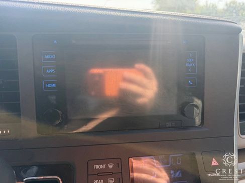 Used 2015 Toyota Sienna XLE w/ XLE Navigation Package FWD image 17