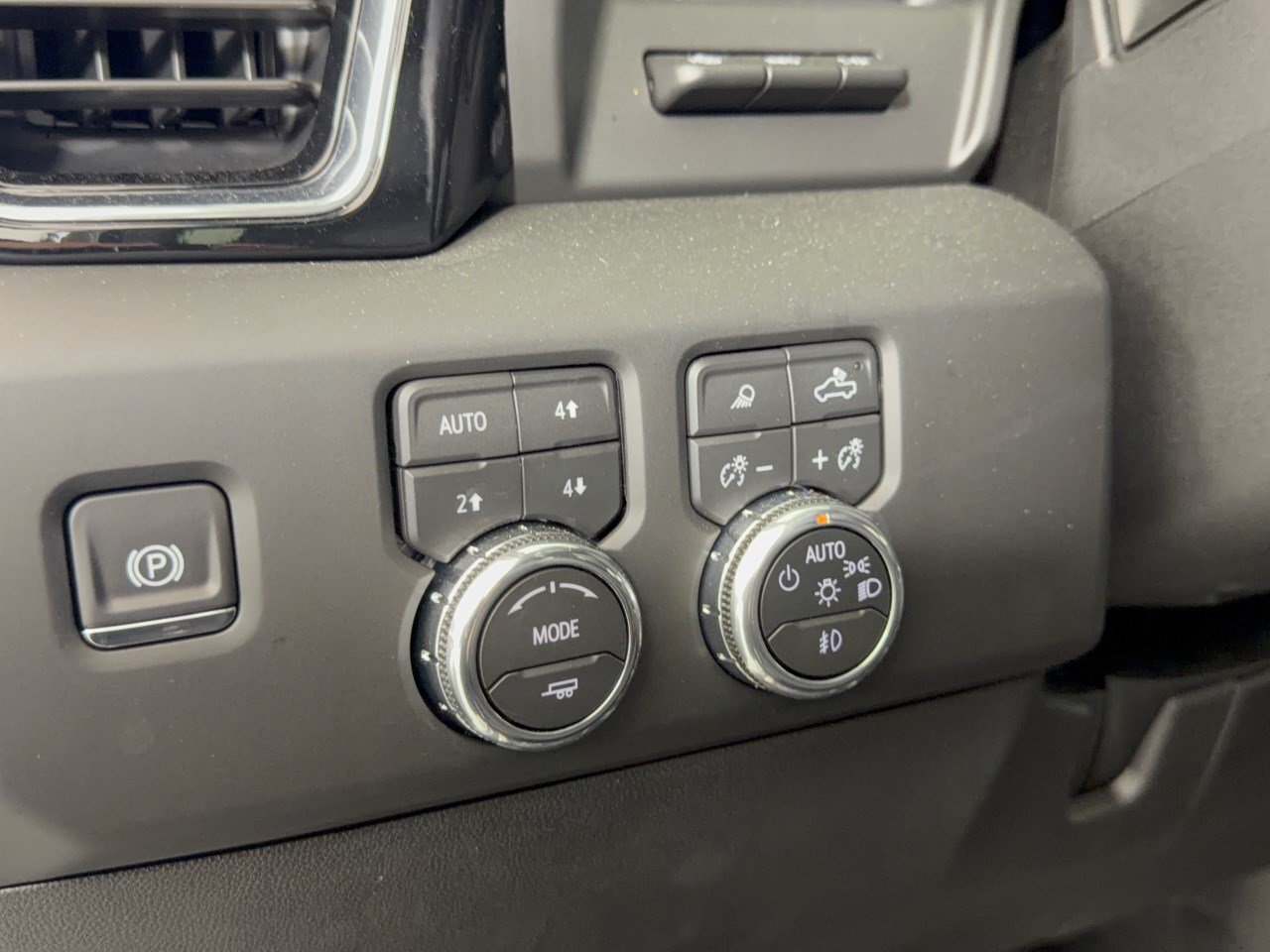 Used 2026 GMC Sierra 3500 Denali AWD/4WD image 32