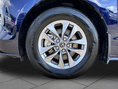 Used 2021 Toyota Sienna XLE FWD image 11