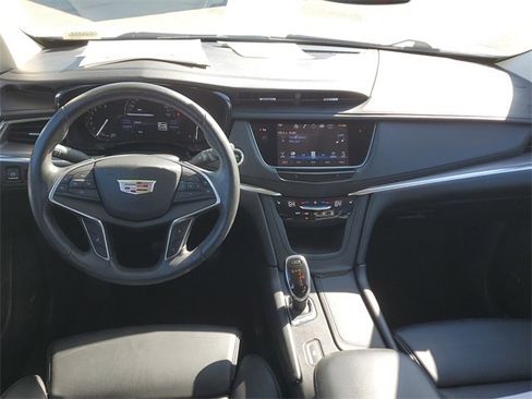 Used 2017 Cadillac XT5 Luxury image 15