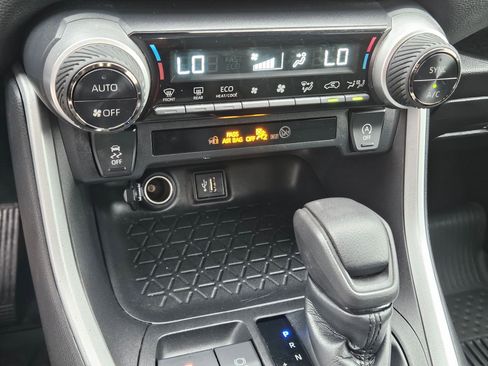 Used 2023 Toyota RAV4 XLE image 28