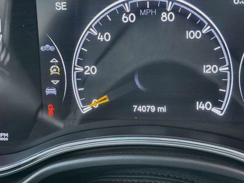 Used 2021 Jeep Grand Cherokee Limited AWD/4WD image 14