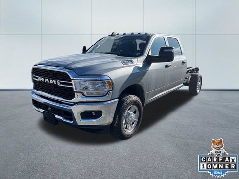 Used 2023 RAM 3500 Tradesman w/ Chrome Appearance Group AWD/4WD image 3
