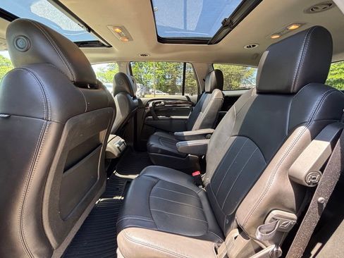 Used 2017 Buick Enclave Leather FWD image 18