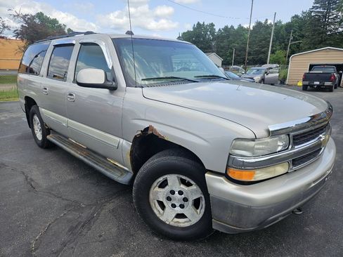 Used 2005 Chevrolet Suburban LT w/ Preferred Equipment Group AWD/4WD image 3