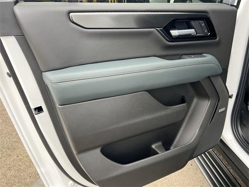 New 2026 GMC Yukon XL AT4 w/ AT4 Premium Package image 27