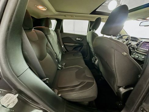Used 2015 Jeep Cherokee Latitude w/ Comfort/Convenience Group FWD image 27