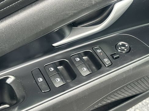 Used 2025 Hyundai Elantra Limited FWD image 15