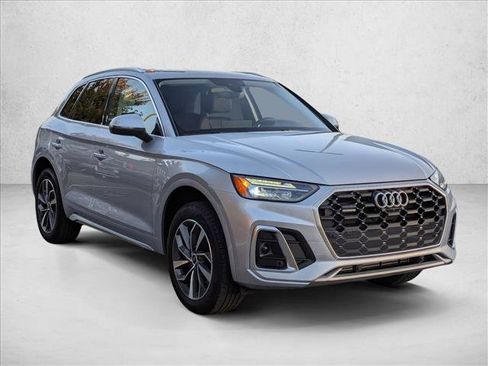 Certified 2025 Audi Q5 2.0T Premium Plus image 3