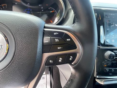 Used 2019 Jeep Grand Cherokee High Altitude AWD/4WD image 17