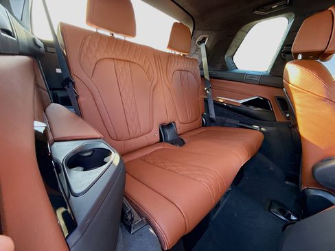 New 2026 BMW X7 M60i image 23