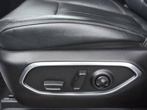 Used 2023 Jeep Wagoneer L Series II RWD image 13