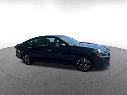 Used 2025 Nissan Altima 2.5 SV FWD image 2