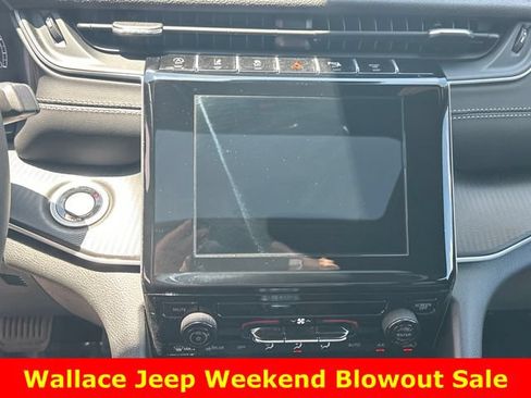 Used 2025 Jeep Grand Cherokee Laredo X RWD image 18
