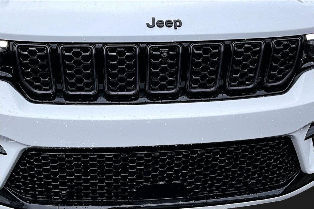 Certified 2025 Jeep Grand Cherokee Summit w/ Obsidian Package AWD/4WD image 28