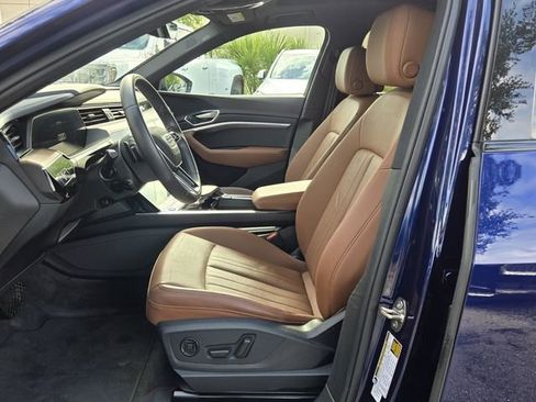 Used 2022 Audi e-tron Premium Plus w/ Premium Plus Package AWD/4WD image 14