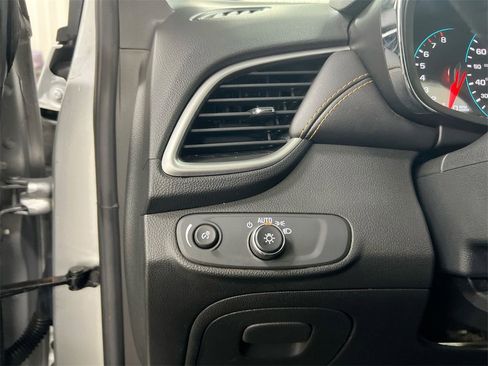 Used 2021 Chevrolet Trax LT image 17