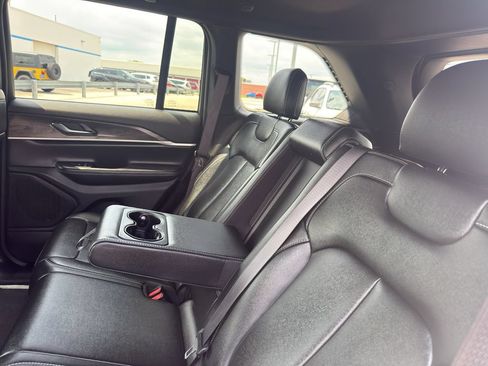 Used 2024 Jeep Grand Cherokee Limited w/ Black Appearance Package AWD/4WD image 34