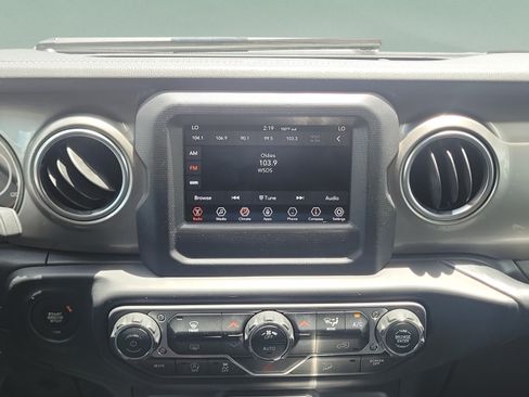 Used 2020 Jeep Wrangler Unlimited Sahara AWD/4WD image 13